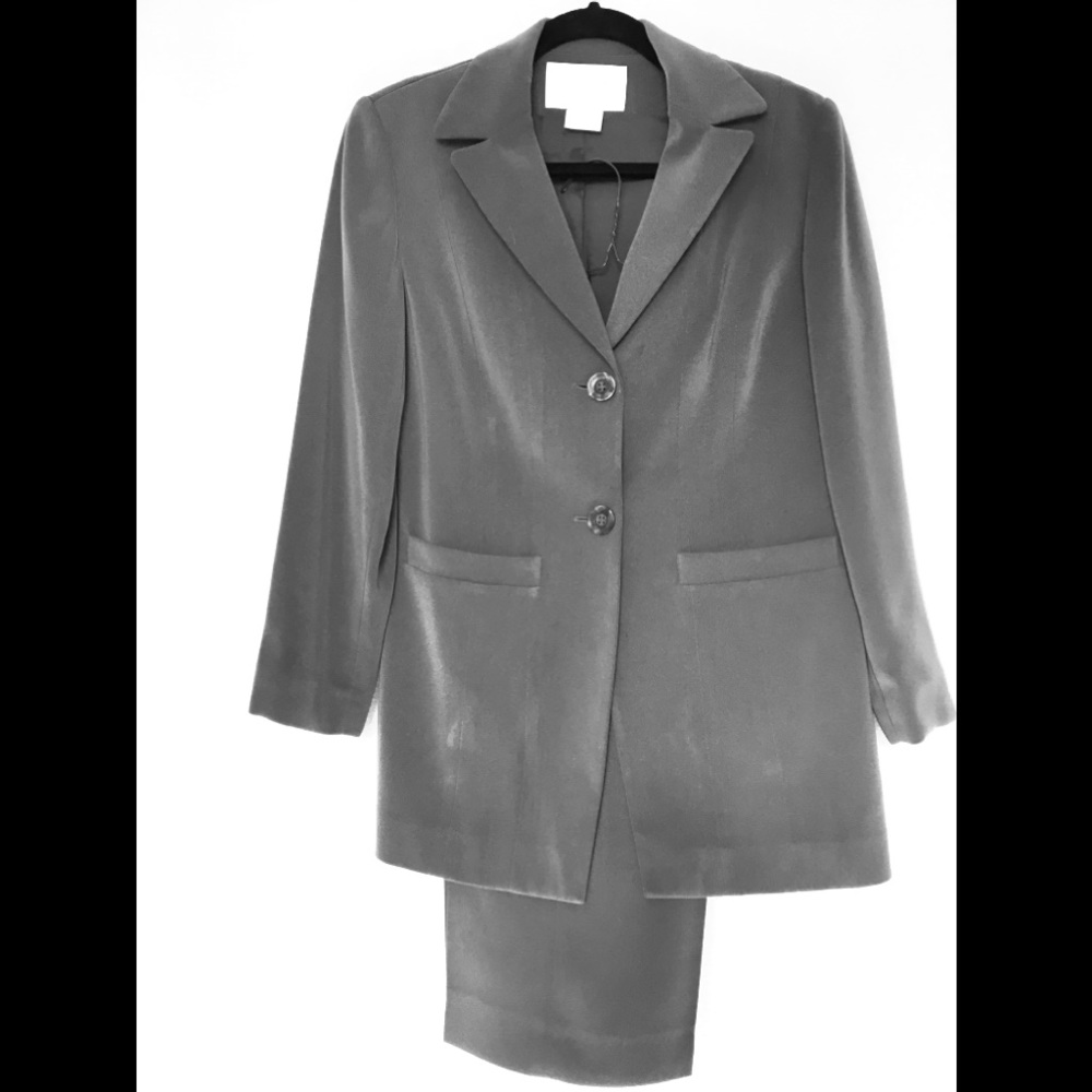 Jones New York size 4 pants suit.